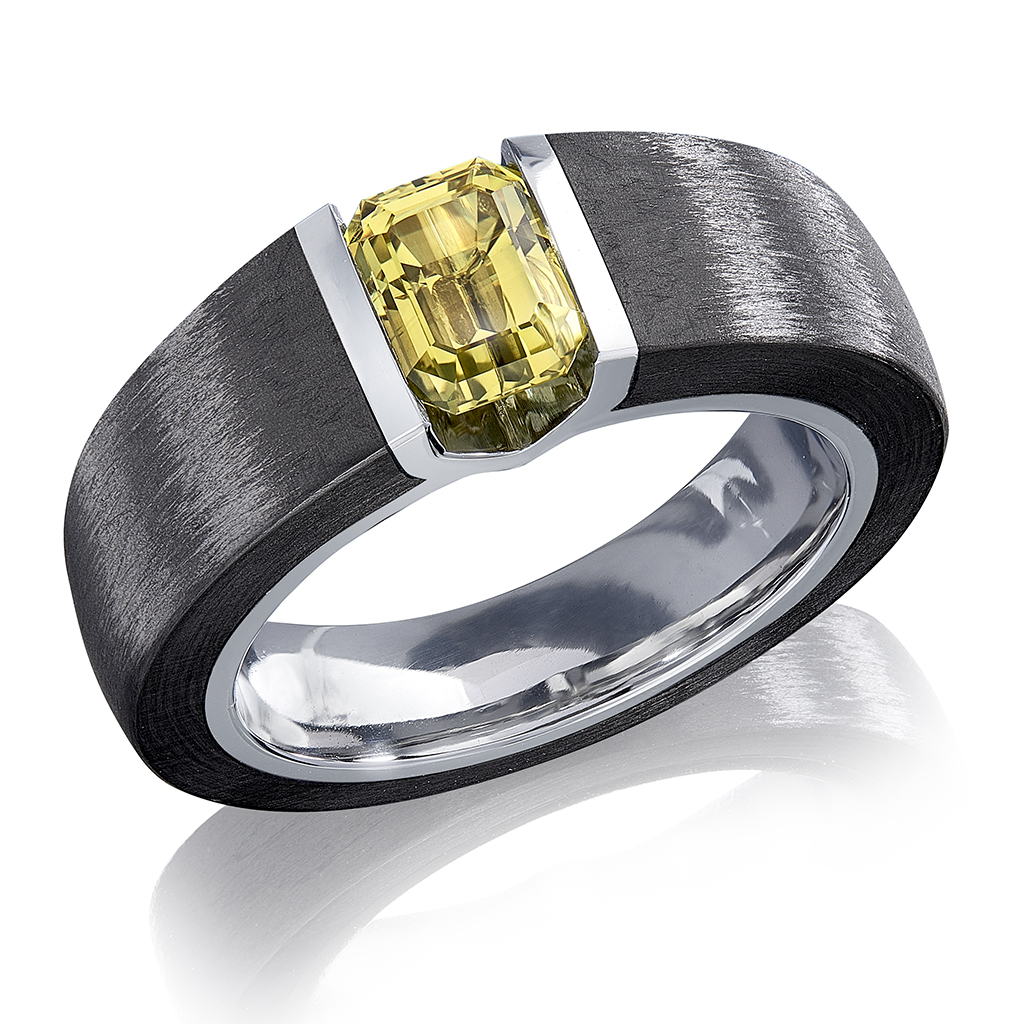 Carbon-Ring in Platin mit gelbem Saphir 1,68ct., Messerer Juwelier Zürich