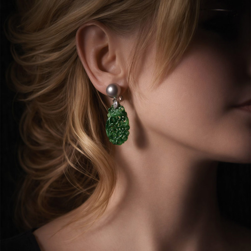 Ohrhänger in Weissgold mit Diamanten und Jade-Cabochon, Messerer Juwelier Zürich