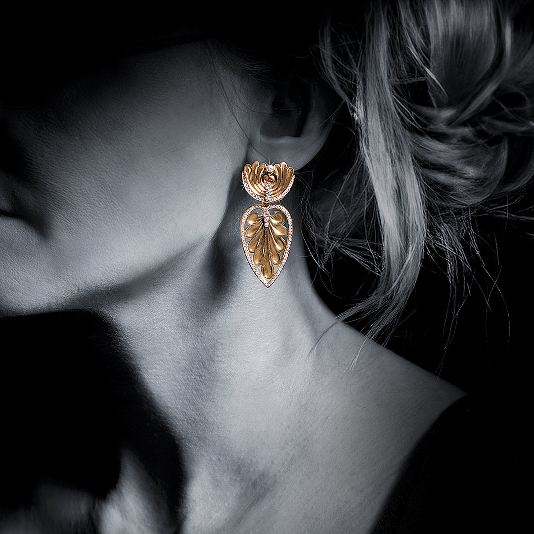 Ohrringe "Coluna" in Rotgold mit Brillanten, Messerer Juwelier Zürich