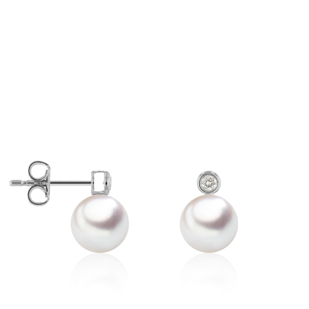 AURONOS Clous d'oreilles en perles en or blanc 18K avec 2 brillants 0.08ct et perles d'acoya 7.5-8mm