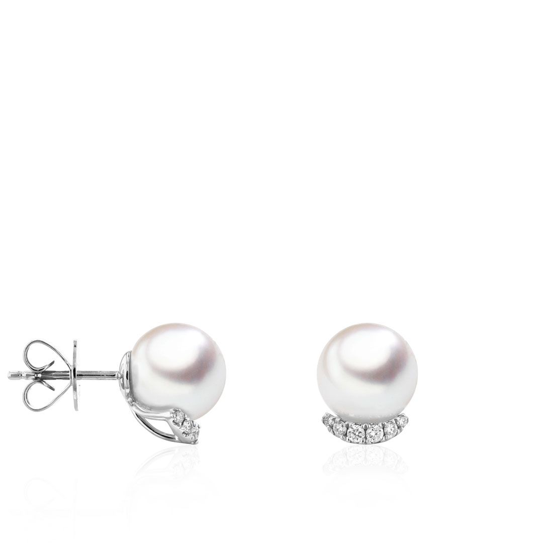 AURONOS Clous d'oreilles en perles en or blanc 18K avec 12 brillants 0.125ct et perles Akoya 8.5-9mm