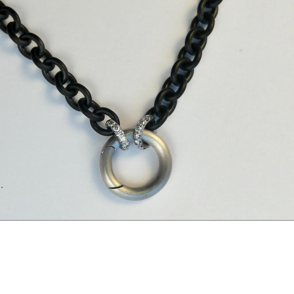 Collier 2-Rang Inox schwarz, Platin Ring-Verschluss mit Brillanten, Messerer Juwelier Zürich