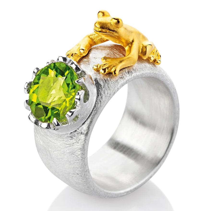 Drachenfels Froschkönig large ring made of 925 silver with gold-plated frog and peridot size 52-62