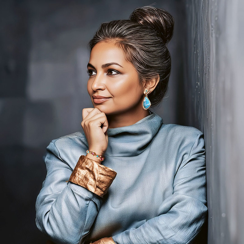 Ohrclip in Roségold mit Paraiba-Turmlinen und Brillanten, Messerer Juwelier Zürich