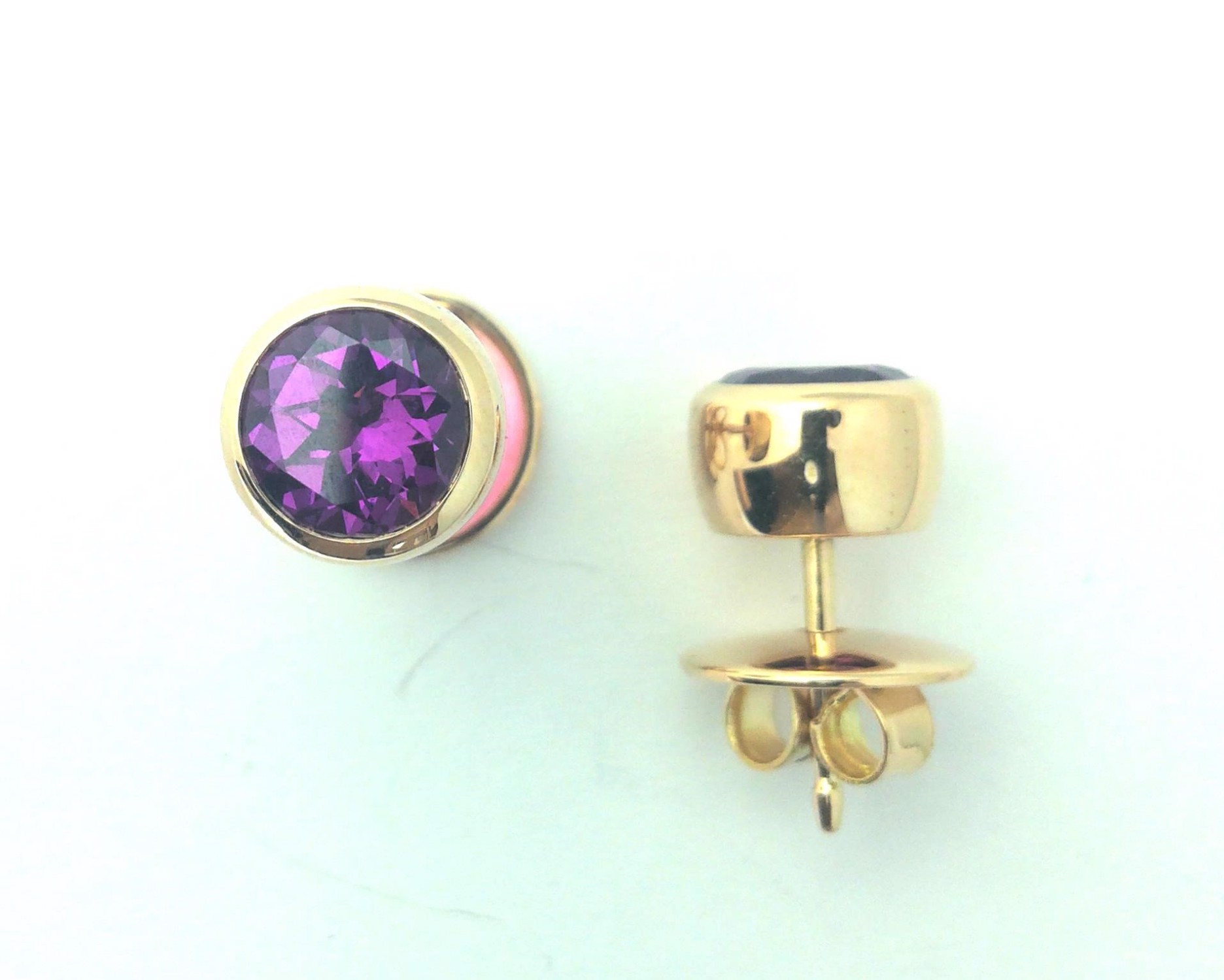 Ohrstecker in Roségold mit purple Granat, Messerer Juwelier Zürich