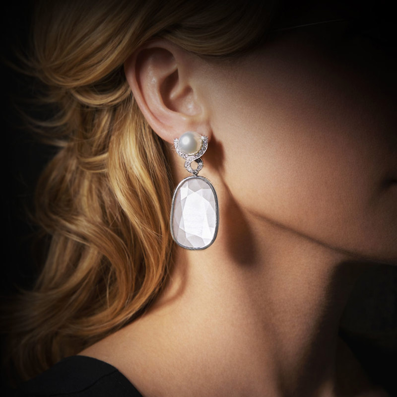 Ohrschmuck in Weissgold mit Südseeperlen, Brillanten und Mondstein, Messerer Juwelier Zürich