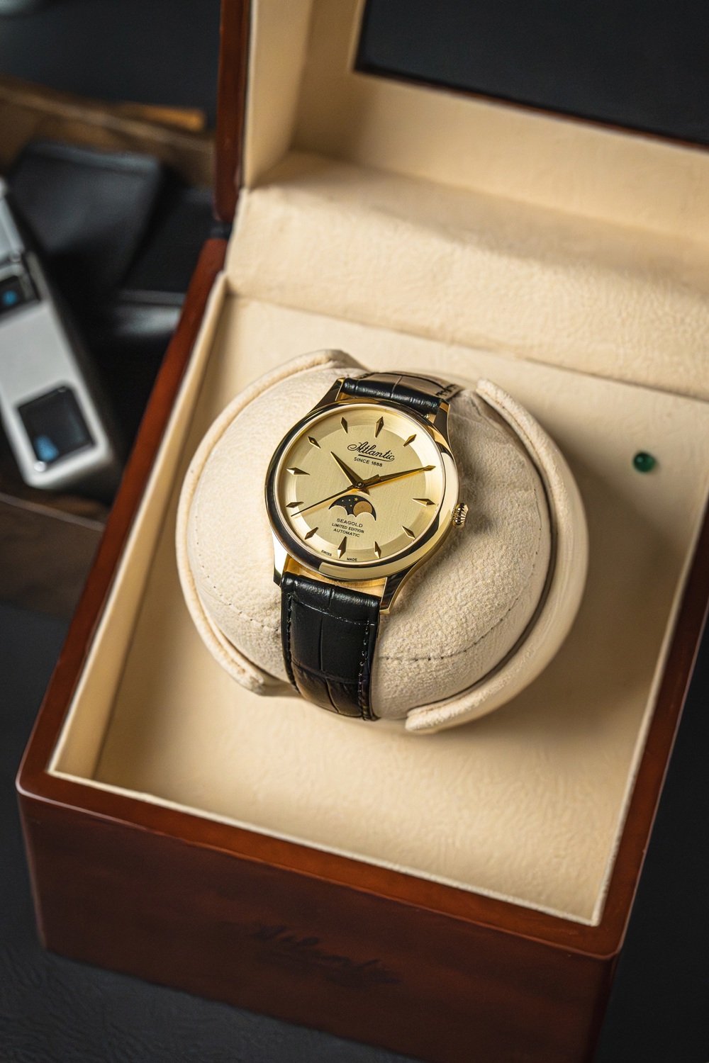 Atlantic Seagold Moonphase 14K Gelbgold Limited 135 Year Anniversary Edition