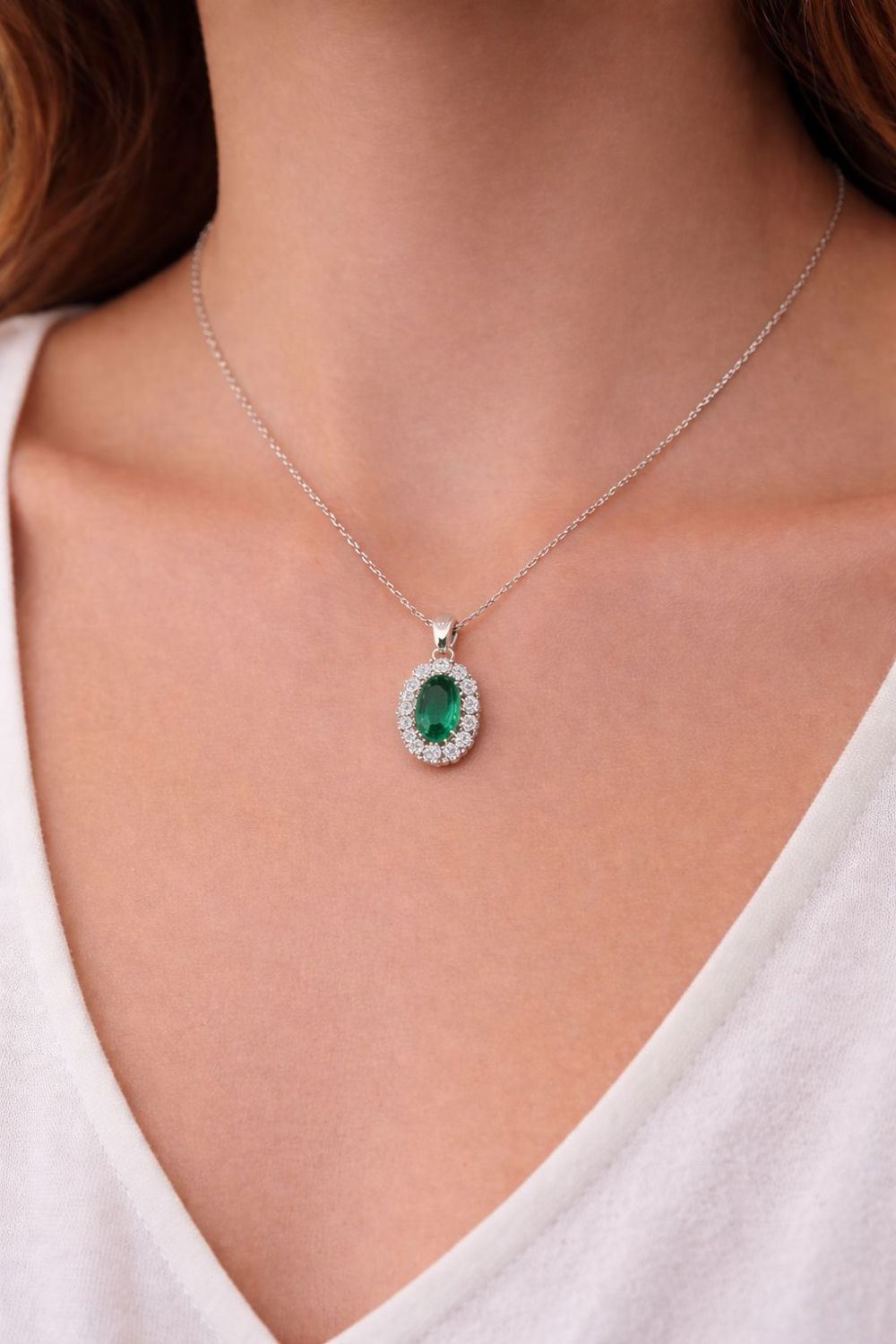 AURONOS Prestige Anhänger 18K Weissgold Smaragd 0.50ct Diamanten 0.23ct